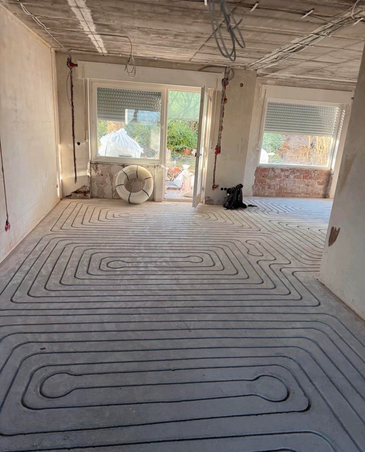 Professionelles Einfräsen von Heizkanälen in bestehenden Estrich